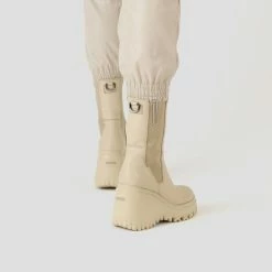 BRONX Curvy Chelsea Camel Boots
