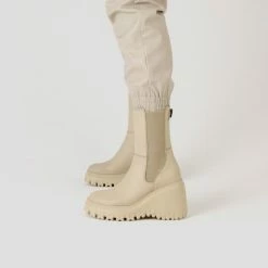BRONX Curvy Chelsea Camel Boots
