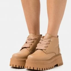 BRONX SHOES Groovy Chunks Laces Dark Camel Low Boots