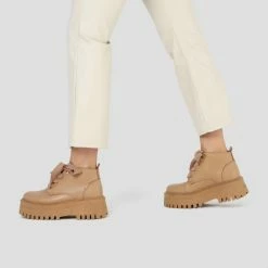 BRONX SHOES Groovy Chunks Laces Dark Camel Low Boots