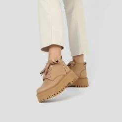 BRONX SHOES Groovy Chunks Laces Dark Camel Low Boots