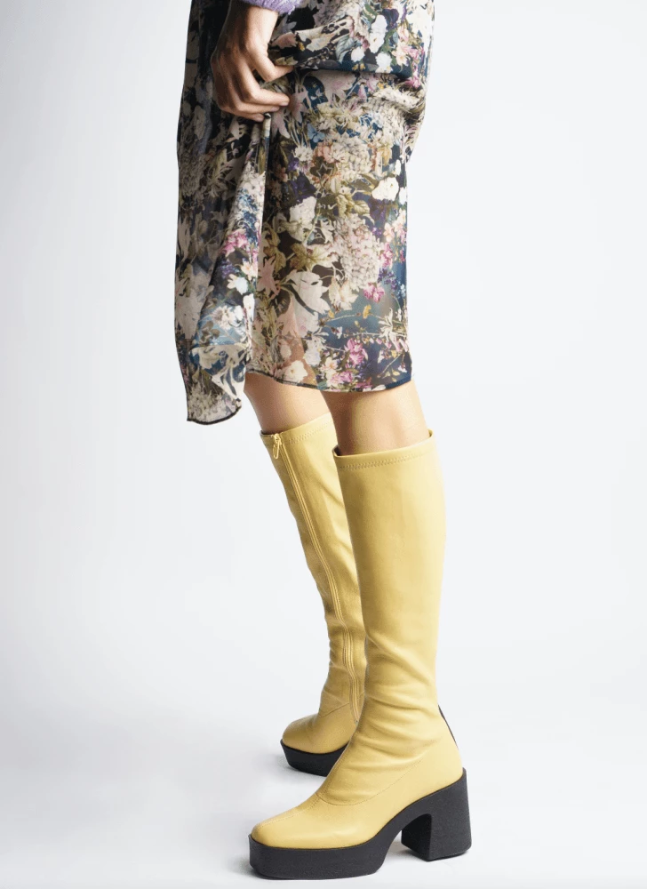 AKAADA Izumi Pastel Yellow Stretch Leather Chunky Boots NEW IN 6 AKAADA Izumi Pastel Yellow Stretch Leather Chunky Boots NEW IN