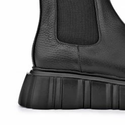 AKAADA Jin Black Chelsea Boots