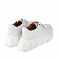 AKAADA Jun Off White Lace-Up Loafers SHOES