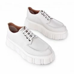 AKAADA Jun Off White Lace-Up Loafers SHOES