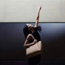 KAAI Midi Pyramid Nude Pink Bag