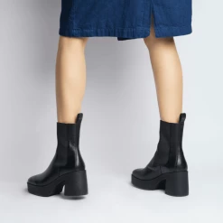 AKAADA SHOES Momo Black Leather Chelsea Boots