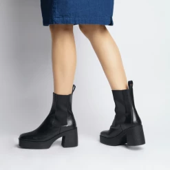 AKAADA SHOES Momo Black Leather Chelsea Boots