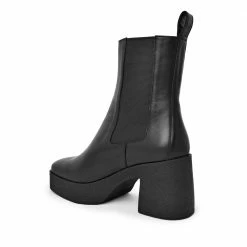 AKAADA SHOES Momo Black Leather Chelsea Boots