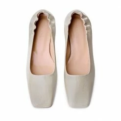 AKAADA SHOES Nyoko Cream Soft Naplak Pumps