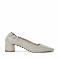 AKAADA SHOES Nyoko Cream Soft Naplak Pumps