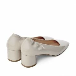 AKAADA SHOES Nyoko Cream Soft Naplak Pumps