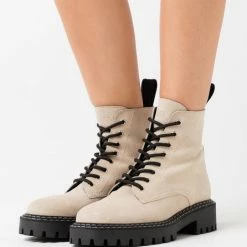 LÄST Paint Boots Beige SHOES