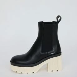 COPENHAGEN STUDIOS Vitello Black Butter Ankle Boots