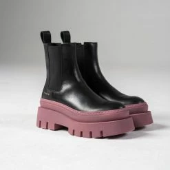 COPENHAGEN STUDIOS NEW IN Vitello Black Fuchsia Chelsea Boots