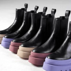 COPENHAGEN STUDIOS NEW IN Vitello Black Fuchsia Chelsea Boots