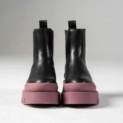 COPENHAGEN STUDIOS NEW IN Vitello Black Fuchsia Chelsea Boots