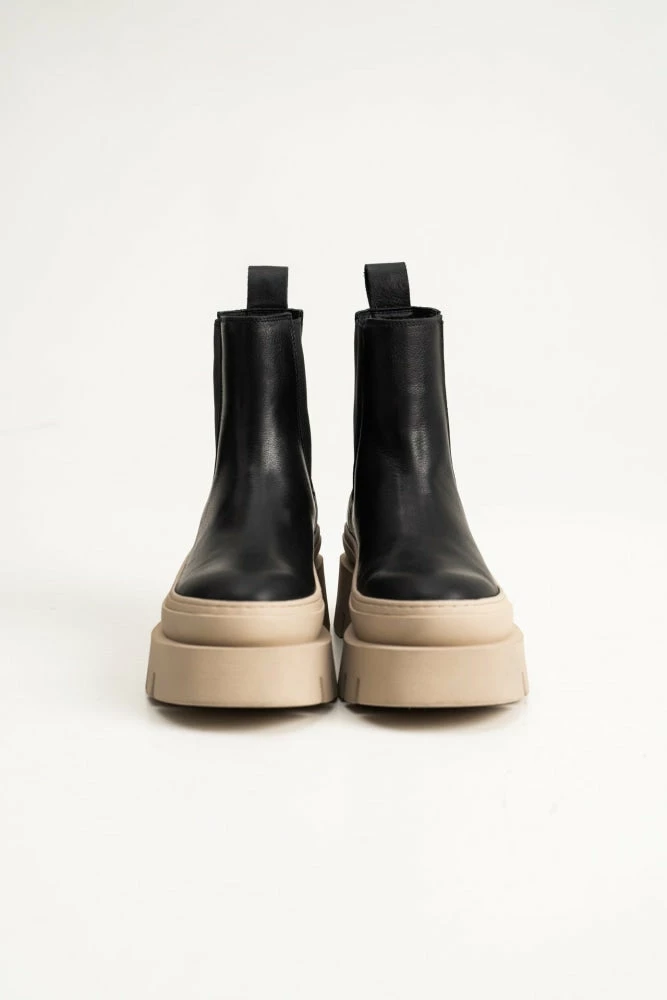 COPENHAGEN STUDIOS Vitello Black Nature Chelsea Boots NEW IN 4 COPENHAGEN STUDIOS Vitello Black Nature Chelsea Boots NEW IN