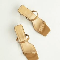 AKAADA Yuki Nude Patent Leather Sandals