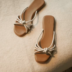 FLATTERED Yvette Leather Off White Flat Sandals SHOES